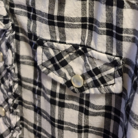🎸3/$15 Sz4/5 Plaid Xhilaration button-down - Picture 5 of 11
